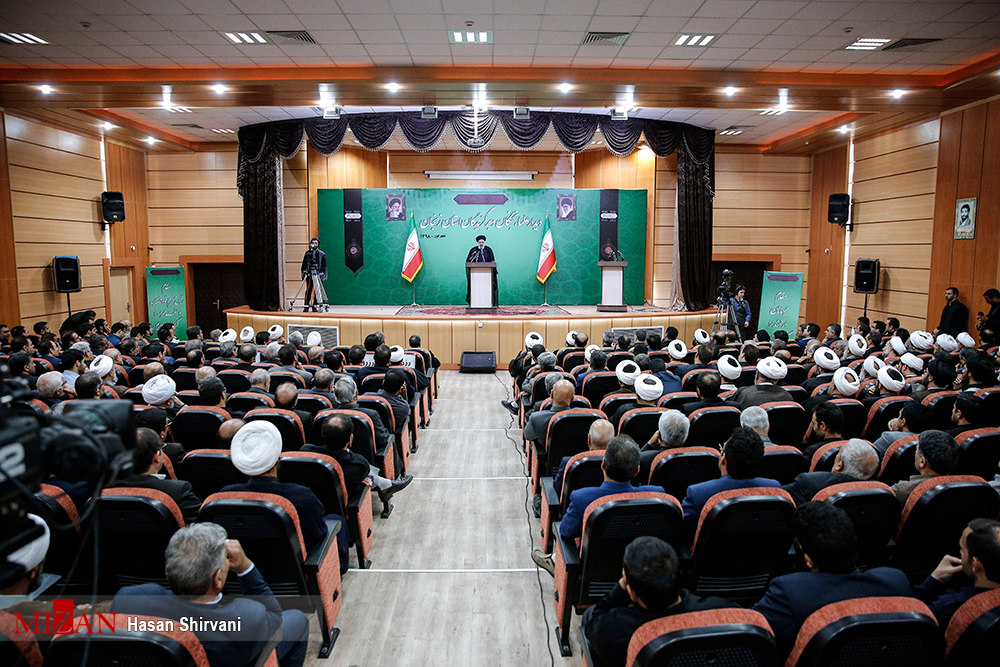 زمین خواری و بستر رودخانه را مورد تجاوز قرار دادن از ناحیه هر شخصی و در هر جایگاهی که باشد خلاف عدالت است/موضوع شرکتهای هفدهگانه مورد بررسی قرار خواهد گرفت/در مورد باغ شهرها و دست اندازی به اراضی یک کارگروهی از مسئولان اجرایی و قضایی تشکیل شود زمین خواری و بستر رودخانه را مورد تجاوز قرار دادن از ناحیه هر شخصی و در هر جایگاهی که باشد خلاف عدالت است/موضوع شرکتهای هفدهگانه مورد بررسی قرار خواهد گرفت/در مورد باغ شهرها و دست اندازی به اراضی یک کارگروهی از مسئولان اجرایی و قضایی تشکیل شود