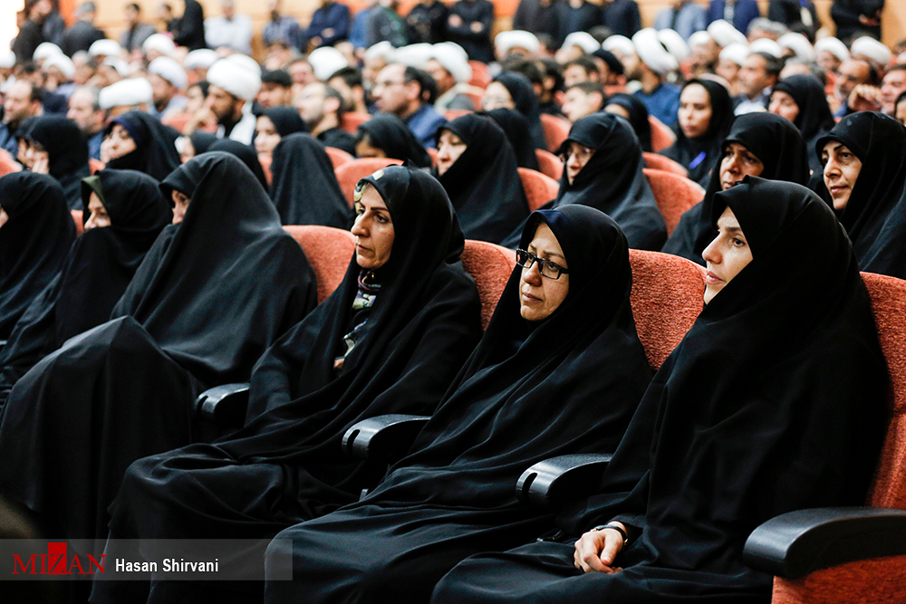 آیت الله رئیسی: اینکه دادستانی برای قلع و قمع یک بنا حکم می‌دهد برای این است که زمانی که لازم بوده جلوی احداث این بنا گرفته نشده و از خشت اول جلوگیری نشده تا تبدیل به یک خانه و ویلا شده/ در مورد باغ شهر‌ها و دست اندازی به اراضی یک کارگروهی از مسئولان اجرایی و قضایی تشکیل شود/ موضوع شرکت‌های هفده‌گانه حتما مورد بررسی قرار خواهد گرفت و مردم را در جریان رسیدگی قرار خواهیم داد