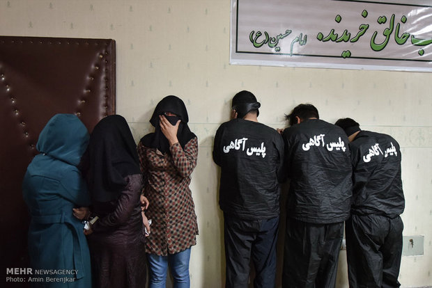 سه زن در میان باند حرفه ای سرقت لوازم خودرو +تصاویر سه زن در میان باند حرفه ای سرقت لوازم خودرو +تصاویر
