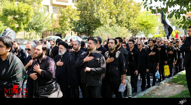 تصاویری از حضور رئیس دستگاه قضا در دسته عزاداری ظهر عاشورا