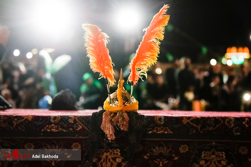 روز یازدهم محرم چه بر سر بازماندگان کاروان کربلا آمد/لشکر یزید خاندان طیبه را از کنار پیکر شهدای عاشورا به اسارات بردند