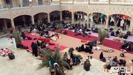 از پذیرایی زائران حسینی با ماساژ در موکب امام رضا(ع) تا ارائه اینترنت و تماس تلفنی رایگان + تصاویر