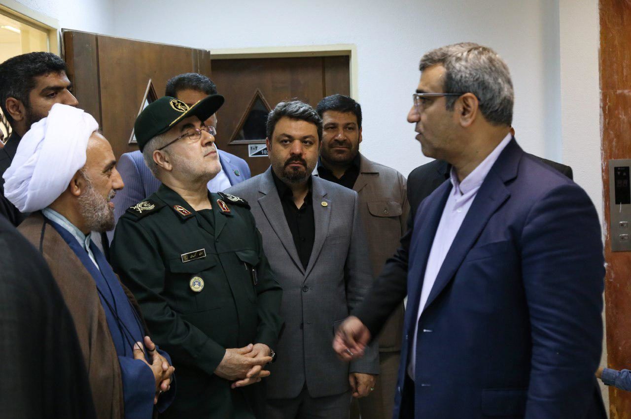 بازدید سرزده رئیس اداره سرمایه نیروی انسانی ستادکل نیروهای مسلح از دانشگاه صنعتی شریف در کیش بازدید سرزده رئیس اداره سرمایه نیروی انسانی ستادکل نیروهای مسلح از دانشگاه صنعتی شریف در کیش