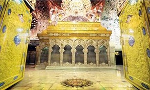 مرقد مطهر حرم سیدالشهدا در کربلا غبارروبی و عطر افشانی شد