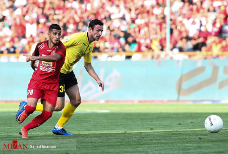 تساوی بدون گل پرسپولیس و سپاهان در نیمه اول