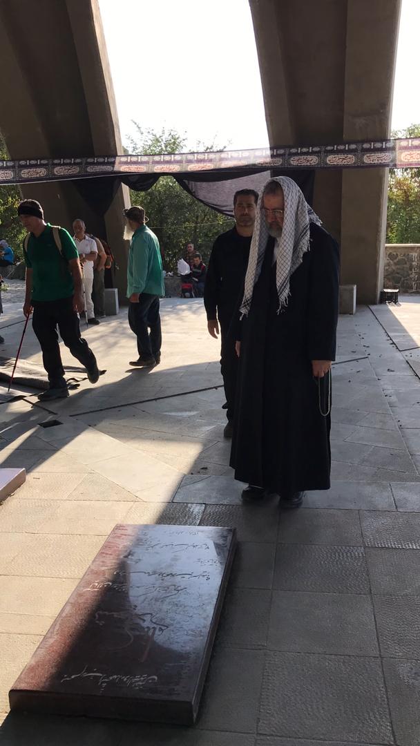 حضور رئیس قوه قضاییه در مقبرةالشهداء کلکچال و گفت‌وگو با زائران قبور شهدا