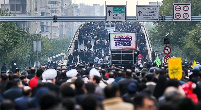 راهپیمایی تاریخی ۴ آذر در تهران راهپیمایی تاریخی ۴ آذر در تهران
