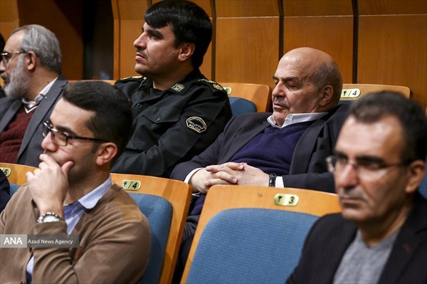 چرت زدن مقام دولتی (رئیس سازمان حفاظت از محیط زیست) در همایش +عکس