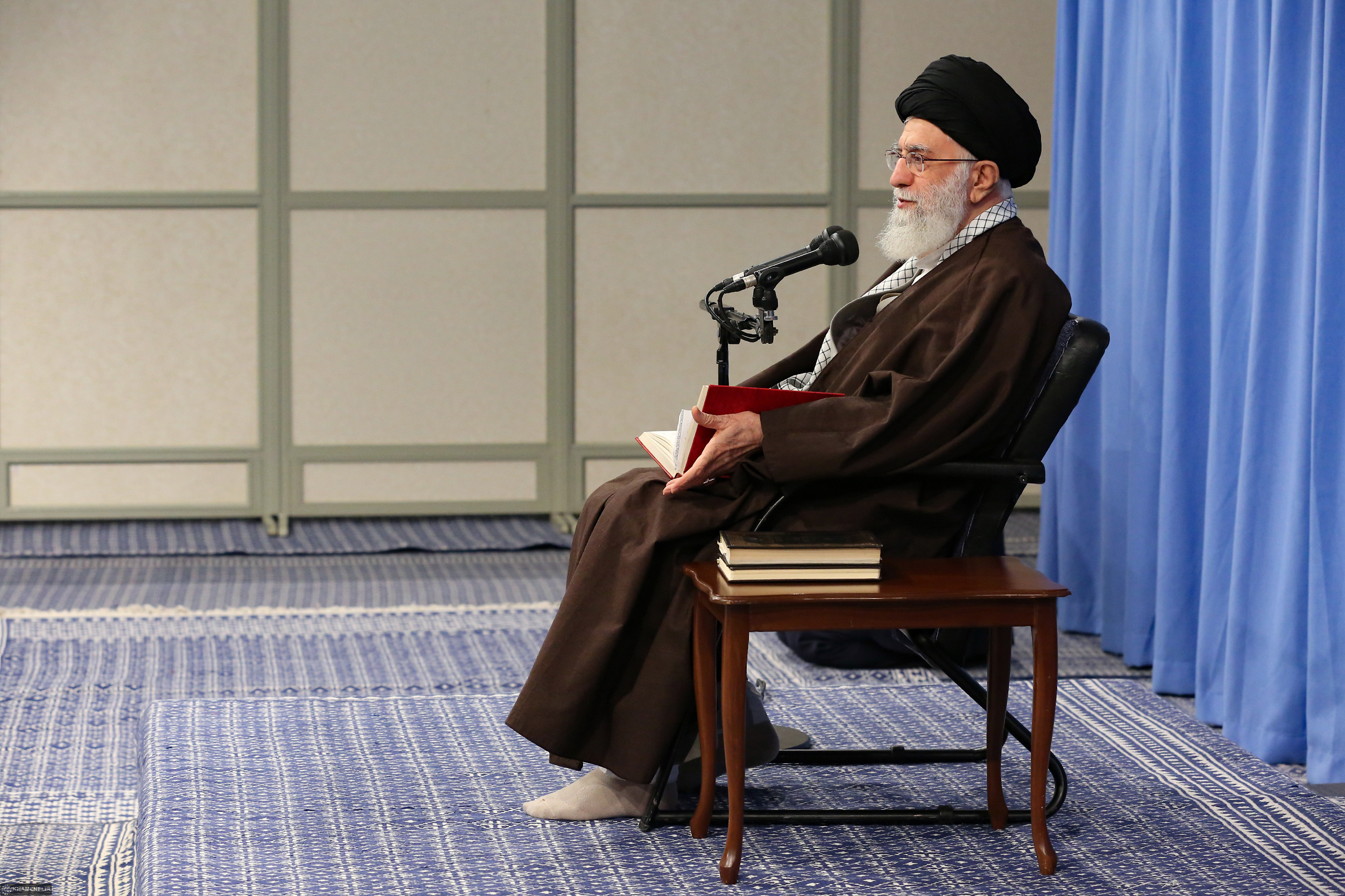 انتقاد رهبر معظم انقلاب نسبت به ثبتنام بیمحابای برخی افراد در انتخابات مجلس انتقاد رهبر معظم انقلاب نسبت به ثبتنام بیمحابای برخی افراد در انتخابات مجلس