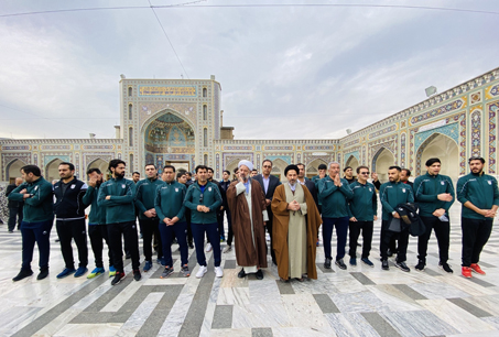 زیارت تیم ملی فوتسال ایران در حرم مطهر امام رضا (ع)