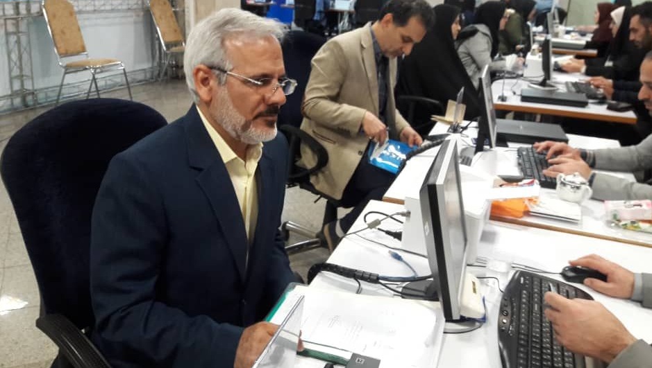 سومین روز ثبتنام انتخابات مجلس/ چهرههایی که امروز آمدند + حاشیهها و تصاویر سومین روز ثبتنام انتخابات مجلس/ چهرههایی که امروز آمدند + حاشیهها و تصاویر