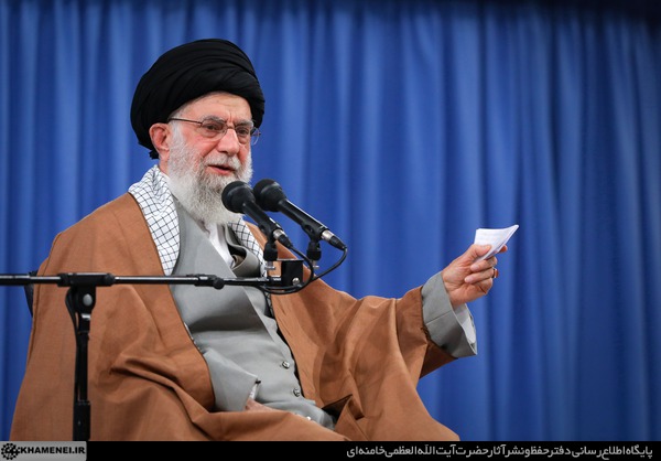 دختران عزیزم معلومات و آگاهی‌هایتان را بیشتر کنید/ فقیه زن لازم است