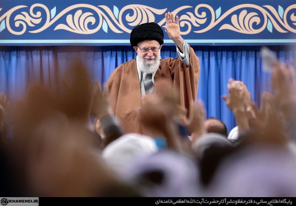 دختران عزیزم معلومات و آگاهی‌هایتان را بیشتر کنید/ فقیه زن لازم است