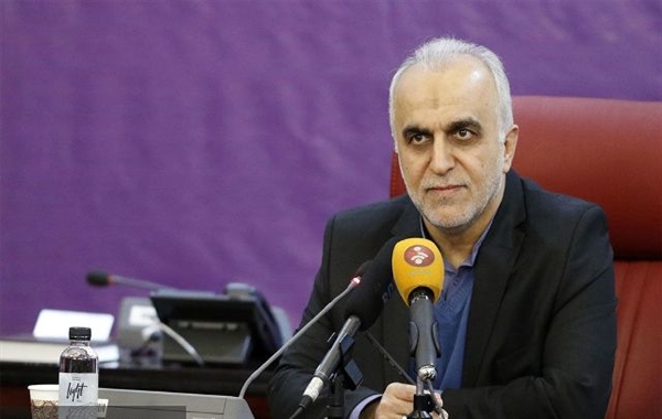 حل کسری بودجه دولت با سهمیه بندی قیمت بنزین صحت ندارد