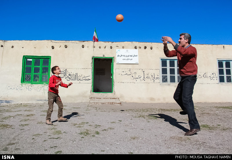 جمع آوری 30 عروسک مشکوک در البرز/تصاویر مدرسه ای در اردبیل با یک دانش آموز/پوشش عجیب یک خانم در متروی تهران+ عکس جمع آوری 30 عروسک مشکوک در البرز/تصاویر مدرسه ای در اردبیل با یک دانش آموز/پوشش عجیب یک خانم در متروی تهران+ عکس