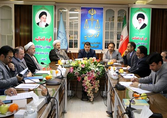خبر بعدازظهر/ /// تعیین تکلیف پرونده‏ های مانده تا پایان سال/ قول مساعد برای رفع مسائل و مشکلات حوزه های قضایی