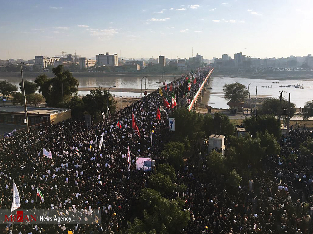 حضور دشمنشکن مردم اهواز در تشییع حاج قاسم/ ناتوانی دوربینها و قلمها از وصف عظمت ماجرا حضور دشمنشکن مردم اهواز در تشییع حاج قاسم/ ناتوانی دوربینها و قلمها از وصف عظمت ماجرا