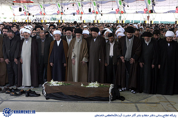 رهبر انقلاب بر پیکر کدام یک از شخصیتهای سیاسی نماز خوانده است؟ رهبر انقلاب بر پیکر کدام یک از شخصیتهای سیاسی نماز خوانده است؟