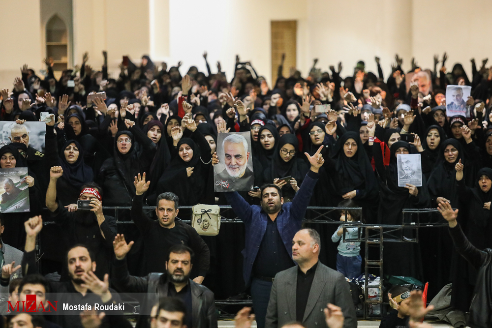 اقامه نماز بر پیکر حاج قاسم و همرزمانش به امامت ولی امر مسلمین/ ورود پیکر پاک شهدا به تهران/ قیام مردم پایتخت تا ساعتی دیگر + فیلم تصاویر اقامه نماز بر پیکر حاج قاسم و همرزمانش به امامت ولی امر مسلمین/ ورود پیکر پاک شهدا به تهران/ قیام مردم پایتخت تا ساعتی دیگر + فیلم تصاویر