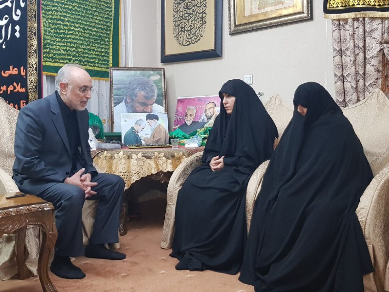 اقامه نماز بر پیکر حاج قاسم و همرزمانش به امامت ولی امر مسلمین/ ورود پیکر پاک شهدا به تهران/ قیام مردم پایتخت تا ساعتی دیگر + فیلم تصاویر اقامه نماز بر پیکر حاج قاسم و همرزمانش به امامت ولی امر مسلمین/ ورود پیکر پاک شهدا به تهران/ قیام مردم پایتخت تا ساعتی دیگر + فیلم تصاویر