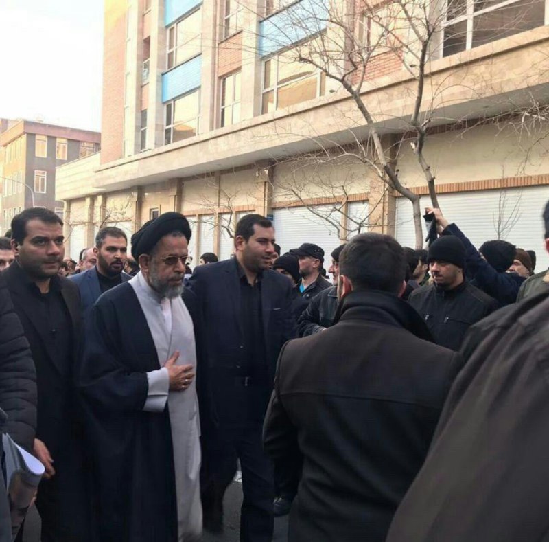 قیام پایتخت برای خونخواهی/ اقامه نماز بر پیکر حاج قاسم و همرزمانش به امامت ولی امر مسلمین/ مسیرهای منتهی به دانشگاه تهران مملو از جمعیت + فیلم تصاویر قیام پایتخت برای خونخواهی/ اقامه نماز بر پیکر حاج قاسم و همرزمانش به امامت ولی امر مسلمین/ مسیرهای منتهی به دانشگاه تهران مملو از جمعیت + فیلم تصاویر