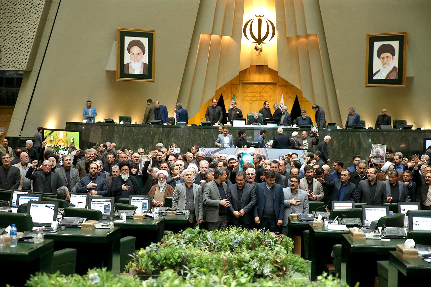 خیز نمایندگان برای مقابله با آمریکا/ تصویب اولین طرح ۳ فوریتی در تاریخ مجلس شورای اسلامی/ از تصویب کلیات تا مهر تائید شورای نگهبان/ حضور آیتالله جنتی در مجلس خیز نمایندگان برای مقابله با آمریکا/ تصویب اولین طرح ۳ فوریتی در تاریخ مجلس شورای اسلامی/ از تصویب کلیات تا مهر تائید شورای نگهبان/ حضور آیتالله جنتی در مجلس