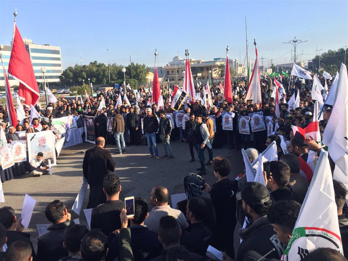 مراسم تشییع پیکر شهید ابومهدی المهندس آغاز شد؛ سیل جمعیت در خیابانهای بصره مراسم تشییع پیکر شهید ابومهدی المهندس آغاز شد؛ سیل جمعیت در خیابانهای بصره