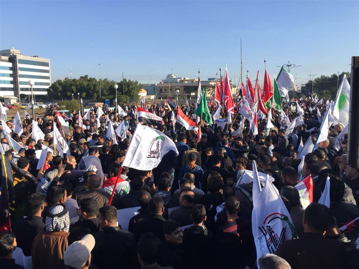 مراسم تشییع پیکر شهید ابومهدی المهندس آغاز شد؛ سیل جمعیت در خیابانهای بصره مراسم تشییع پیکر شهید ابومهدی المهندس آغاز شد؛ سیل جمعیت در خیابانهای بصره