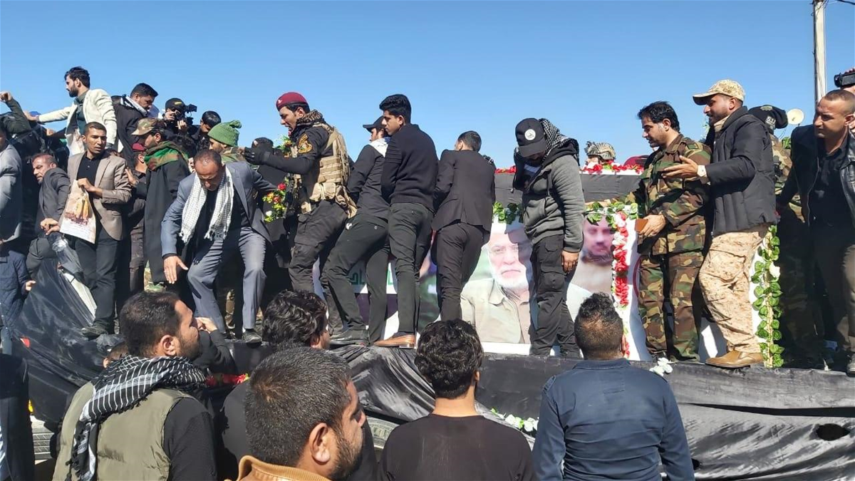 مراسم تشییع پیکر شهید ابومهدی المهندس آغاز شد؛ سیل جمعیت در خیابانهای بصره مراسم تشییع پیکر شهید ابومهدی المهندس آغاز شد؛ سیل جمعیت در خیابانهای بصره