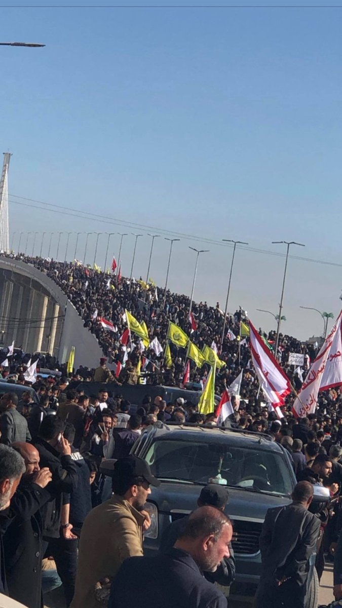 مراسم تشییع پیکر شهید ابومهدی المهندس آغاز شد؛ سیل جمعیت در خیابانهای بصره مراسم تشییع پیکر شهید ابومهدی المهندس آغاز شد؛ سیل جمعیت در خیابانهای بصره