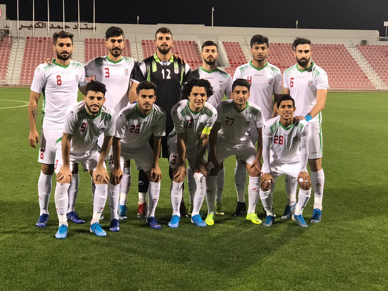 بازیکنان تیم امید با بازوبند سیاه برابر ازبکستان به میدان مى روند