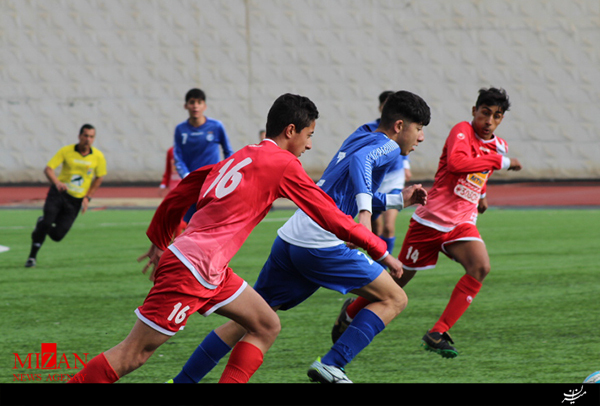 پوشش دربی نونهالان توسط یک عکاس ۱۰ ساله + عکس پوشش دربی نونهالان توسط یک عکاس ۱۰ ساله + عکس