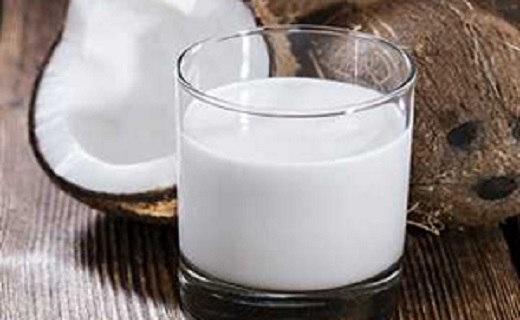 جایگزینی شیر نارگیل برای شیر مادر + عکس