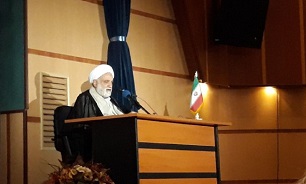 مفاهیم بیانیه گام دوم را از ۳۵۰ آیه قرآن کریم استخراج و به شکل یک کتاب درآورده‌ایم