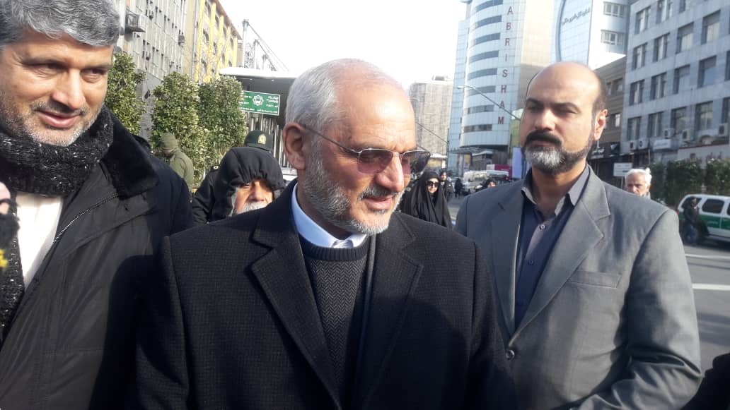 آغاز راه‌پیمایی یوم‌الله ۲۲ بهمن ۹۸ در سراسر ایران اسلامی/ هوا سرد، درها باز، سرها سرافراز، دستها بالا/ حضور «شهید سلیمانی»/ برنامه عیناً همان برنامه است + تصاویر و فیلم و حاشیه‌ها