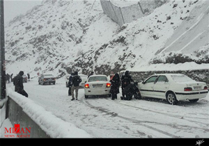 تردد با زنجیر چرخ در محور‌های ۸ استان/ کولاک در محور‌های ۴ استان