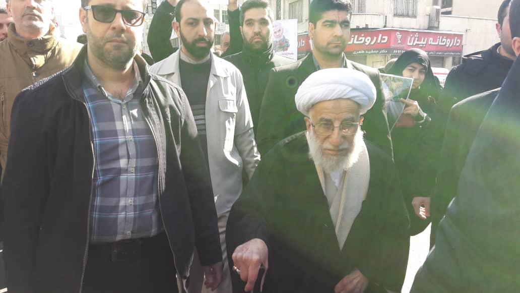 حضور پرشور مردم ایران اسلامی در راه‌پیمایی یوم‌الله ۲۲ بهمن/ هوا سَرد، دَرها باز، سَرها سَرافراز، دَست‌ها بالا/ حضور پُررنگ «شهید سلیمانی»/ برنامه عیناً همان برنامه است + عکس، فیلم و حاشیه‌