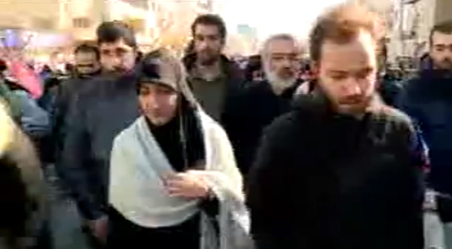 فرزندان حاج قاسم سلیمانی بدون حضور پدر ۴۱ سالگی انقلاب را جشن گرفتند فرزندان حاج قاسم سلیمانی بدون حضور پدر ۴۱ سالگی انقلاب را جشن گرفتند