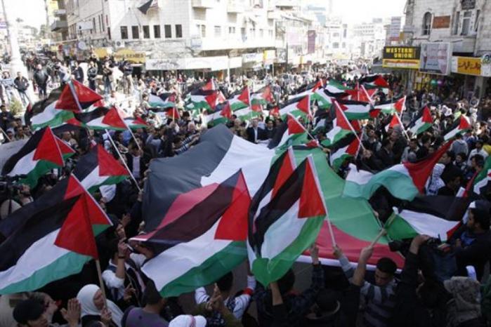 حضور هزاران فلسطینی در تظاهرات ضد معامله قرن در رام الله حضور هزاران فلسطینی در تظاهرات ضد معامله قرن در رام الله