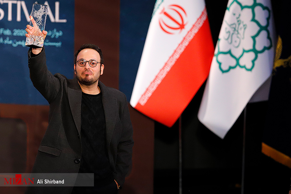 گزارش لحظه به لحظه میزان از اختتامیه سی و هشتمین جشنواره فیلم فجر/لیست برندگان سیمرغ بلورین گزارش لحظه به لحظه میزان از اختتامیه سی و هشتمین جشنواره فیلم فجر/لیست برندگان سیمرغ بلورین
