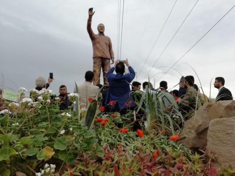 رونمایی از تندیس حاج قاسم در اهواز رونمایی از تندیس حاج قاسم در اهواز
