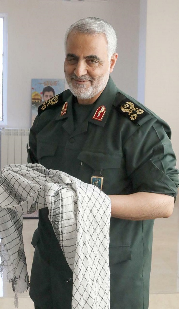 تصویری کمتر دیده شده از سردار سلیمانی در محل کارش +عکس