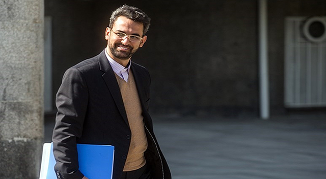 واکنش آذری جهرمی به پیامکهای تبلیغاتی انتخابات واکنش آذری جهرمی به پیامکهای تبلیغاتی انتخابات