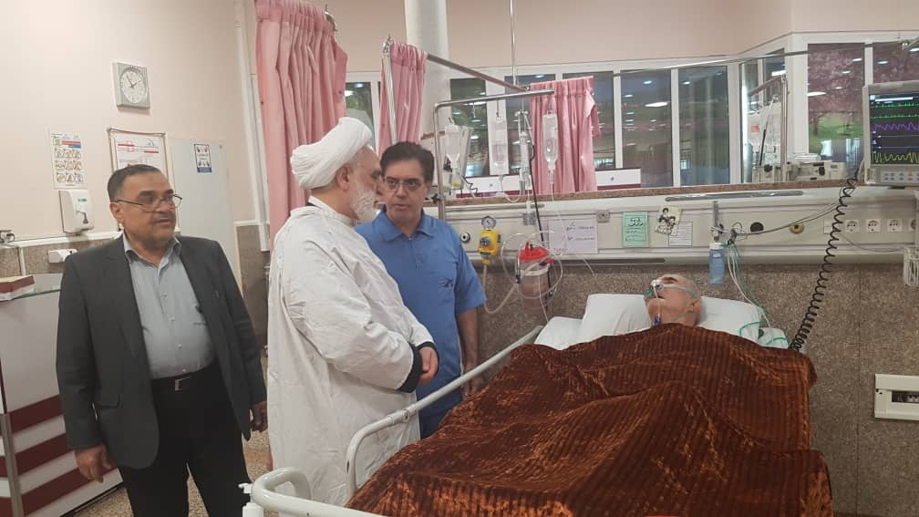 عیادت معاون اول قوه قضاییه از پدر و مادر شهید حسین فهمیده عیادت معاون اول قوه قضاییه از پدر و مادر شهید حسین فهمیده