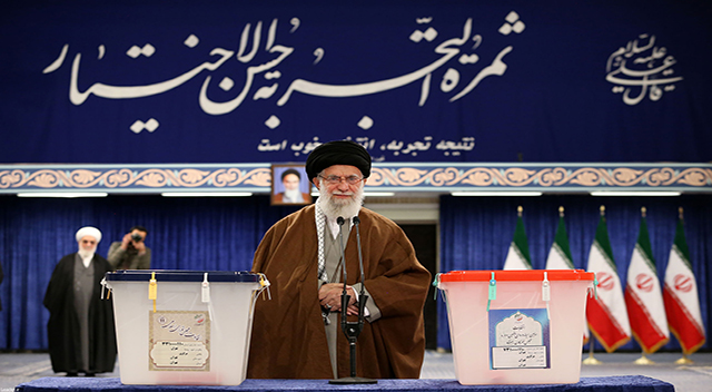 رهبر انقلاب پس از رای دادن چه توصیهای به مردم کردند؟ رهبر انقلاب پس از رای دادن چه توصیهای به مردم کردند؟