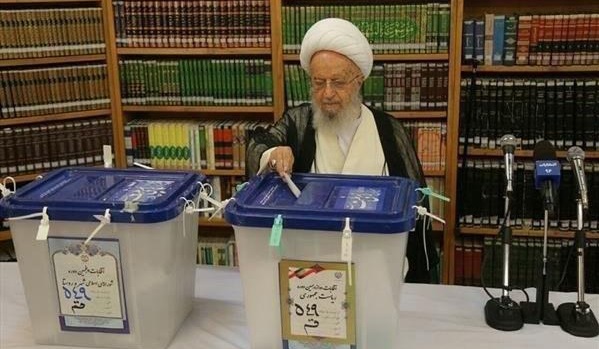 تصویر از رای دهی آیت الله مکارم شیرازی تصویر از رای دهی آیت الله مکارم شیرازی