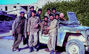همان روز اول معلوم شد که تازه وارد هستیم