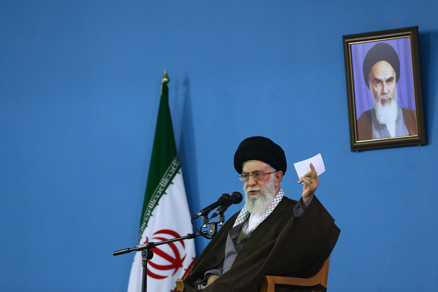 حرف زدن راجع به فساد که فایدهای ندارد؛ با «دزد دزد» گفتن، دزد از دزدی دست برنمیدارد؛ باید رفت، وارد شد حرف زدن راجع به فساد که فایدهای ندارد؛ با «دزد دزد» گفتن، دزد از دزدی دست برنمیدارد؛ باید رفت، وارد شد