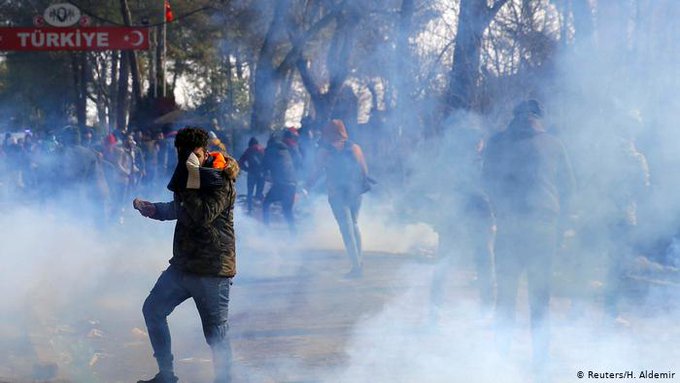 درگیری پلیس یونان با پناهجویان در مرز‌های ترکیه/ استفاده از گاز اشک آور