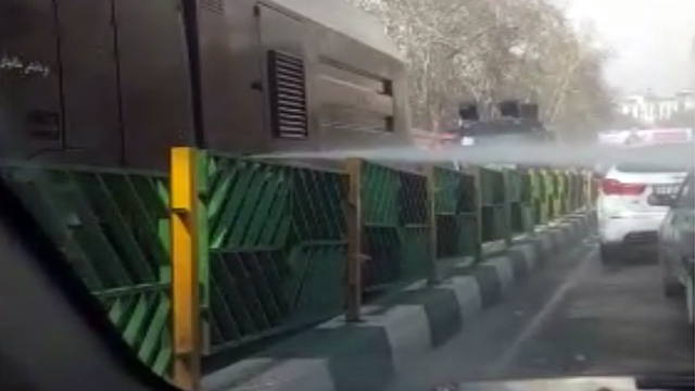 سمپاشی خیابانهای تهران برای مقابله با کرونا سمپاشی خیابانهای تهران برای مقابله با کرونا